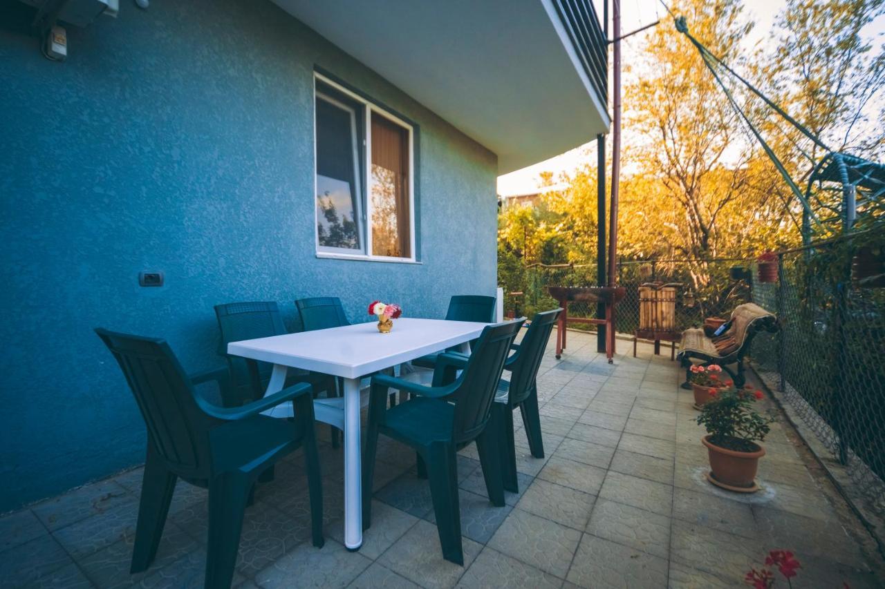 Makos Guest House Kutaissi Exterior foto